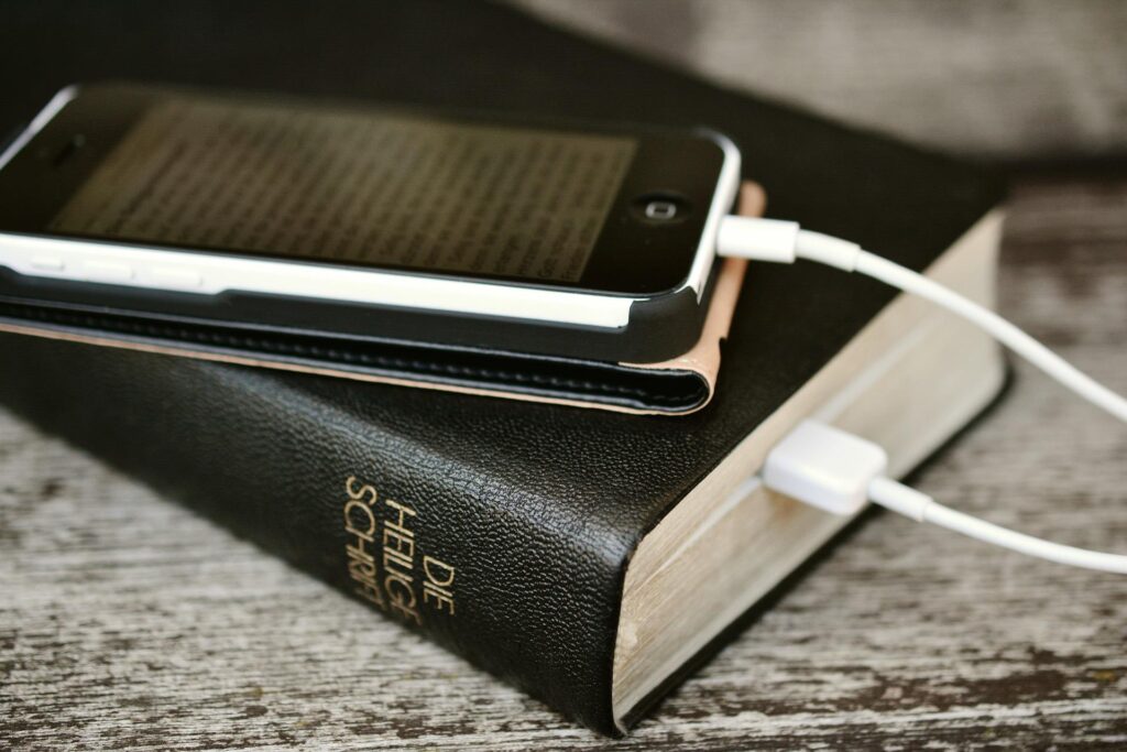 bible-2690301_1920